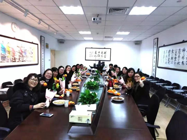 杨艺女神欢度第109个三八国际妇女节