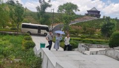 <b>不畏炎暑，参观领导促提升</b>